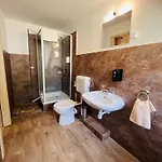 Mátyus Udvarház Kengyel Bed & Breakfast 3*