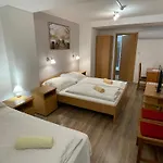 Mátyus Udvarház Kengyel Bed & Breakfast 3*