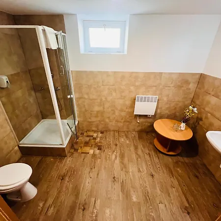 Matyus Udvarhaz Kengyel Fogado Bed & Breakfast
