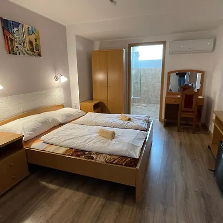 Bed & Breakfast Mátyus Udvarház Kengyel 3*