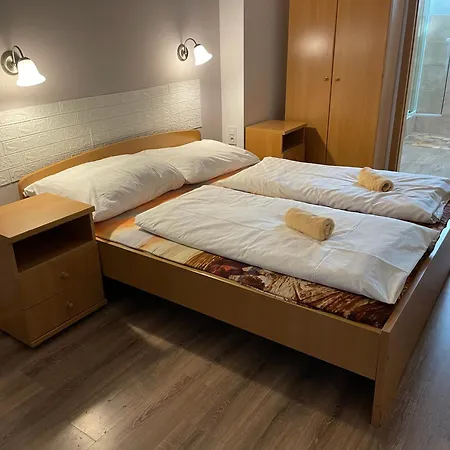 Matyus Udvarhaz Kengyel Fogado 住宿加早餐酒店