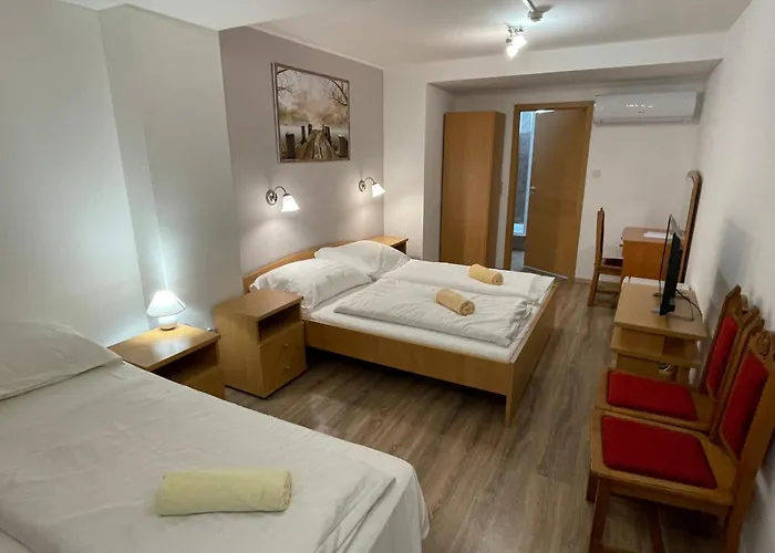 Mátyus Udvarház Kengyel Bed & Breakfast 3*